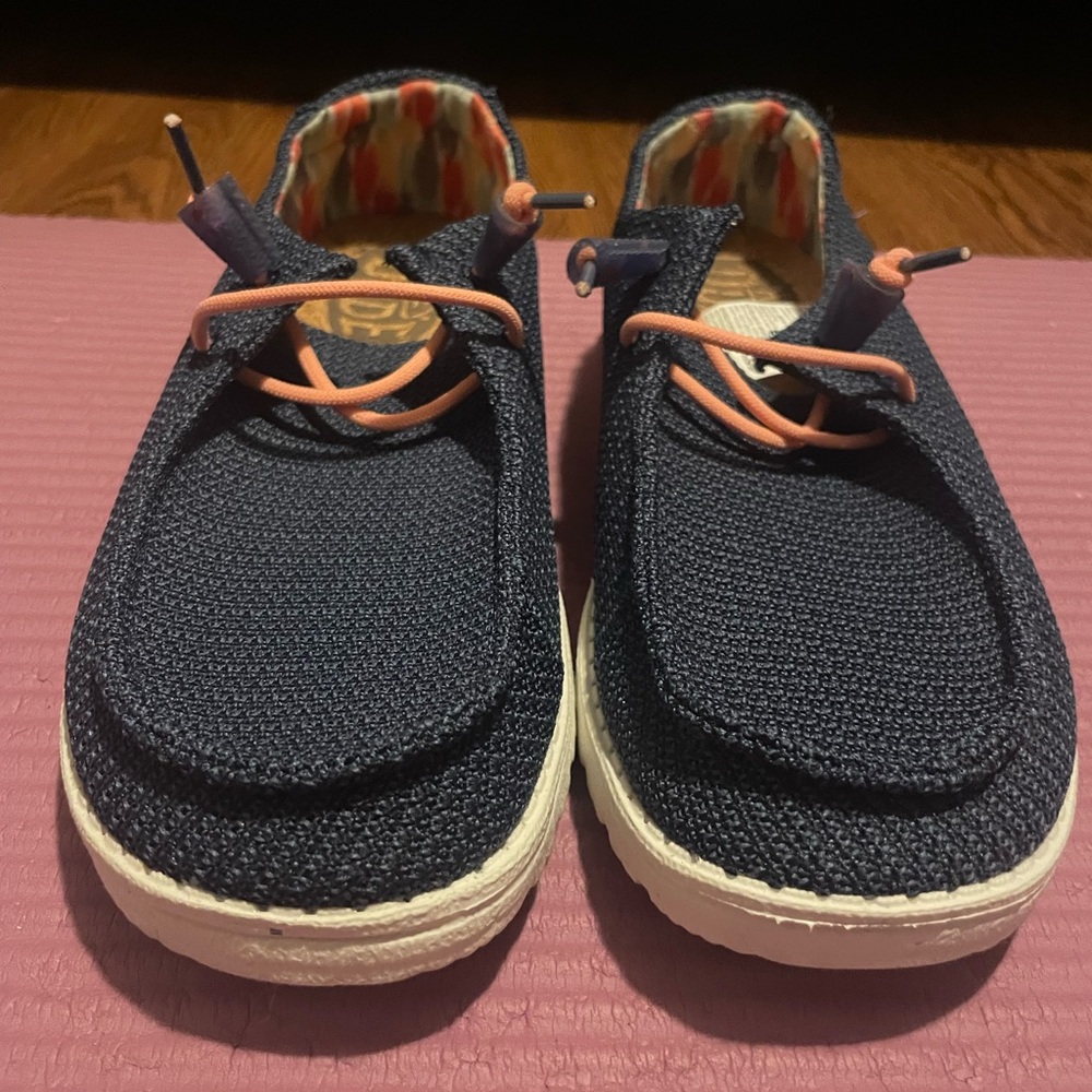 Women’s Size 9 Wendy Knit 2 HEY DUDE slip on shoes